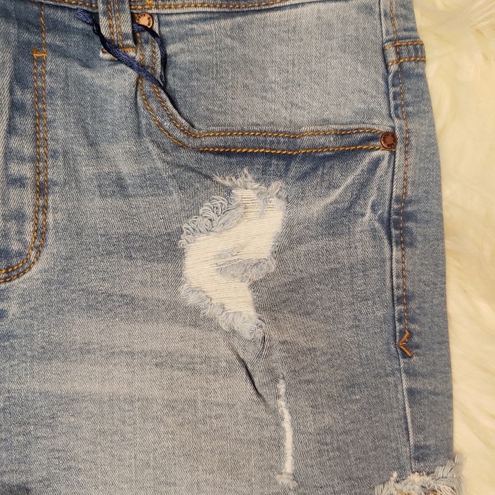 Blue Age Denim NWT Size 3 Distressed Frayed Hem Denim Jean Shorts - Picture 4 of 12